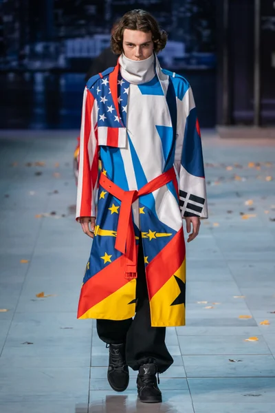 Look 64